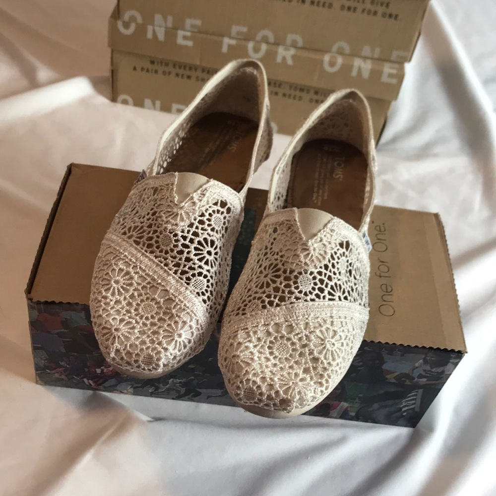 TOMS Classics Natural Crochet Slip Ons — Size 10